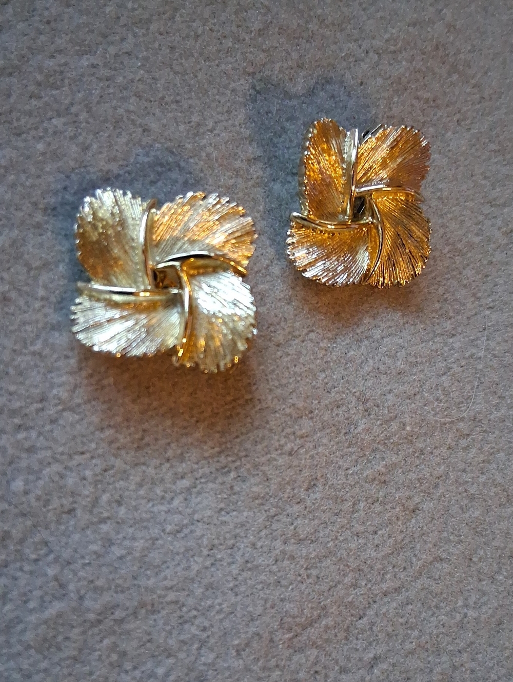 Vintage goldtone Lisner Floral Knot Clip-On Earrings